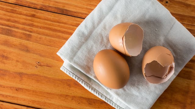 Cáscara de huevo y vinagre: por qué recomiendan esta mezcla y cuáles son sus principales beneficios
