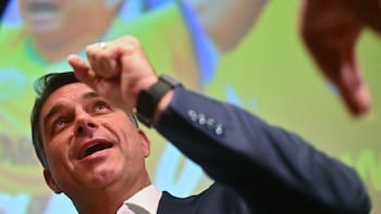 Flávio Bolsonaro se autoproclama presidente electo legítimo de Brasil