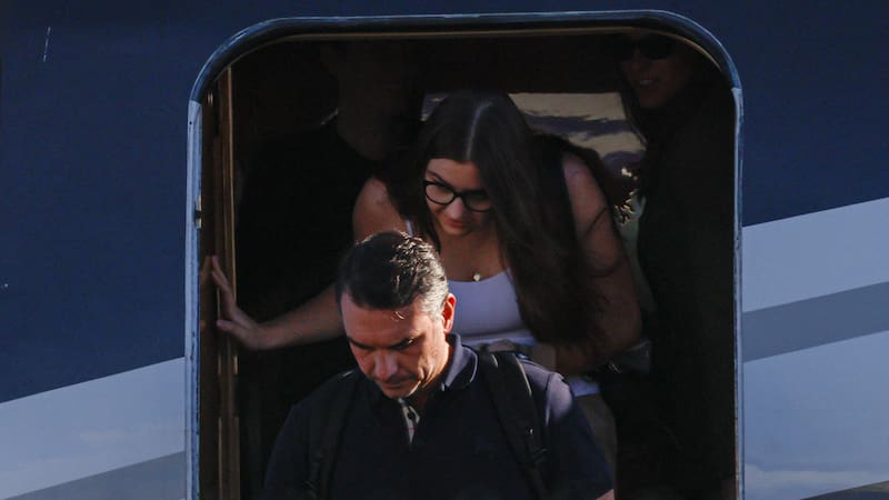 Flávio Bolsonaro llegó a Miami luego de escapar de Brasil a través de Argentina.