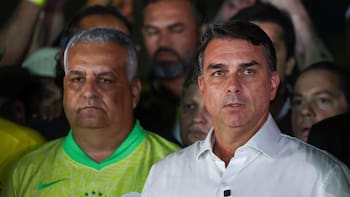 Flávio Bolsonaro: “Vamos a pedir la anulación de las elecciones, es inexplicable lo que sucedió”