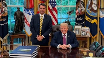 Flávio Bolsonaro abandonó Brasil: el gobierno de Donald Trump estaba al tanto y le dará visas a él y su familia