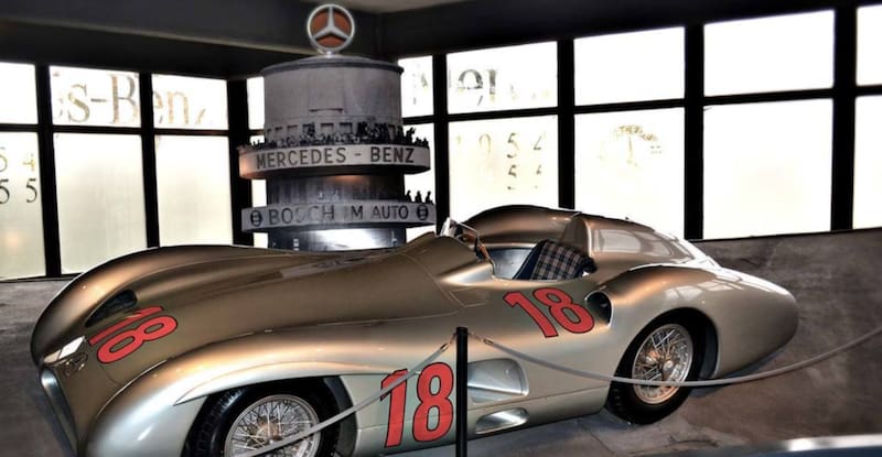 La "Flecha de Plata" de Fangio en su museo en Balcarce