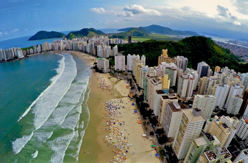 Buscan voluntarios para el verano en Florianópolis: ofrecen alojamiento a 150 metros de la playa a cambio de 26 horas de colaboración.