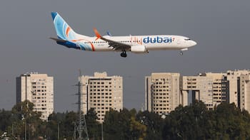 Israel denuncia como “ataque terrorista” el incidente del avión de Flydubai que aterrizó de emergencia en Arabia Saudita