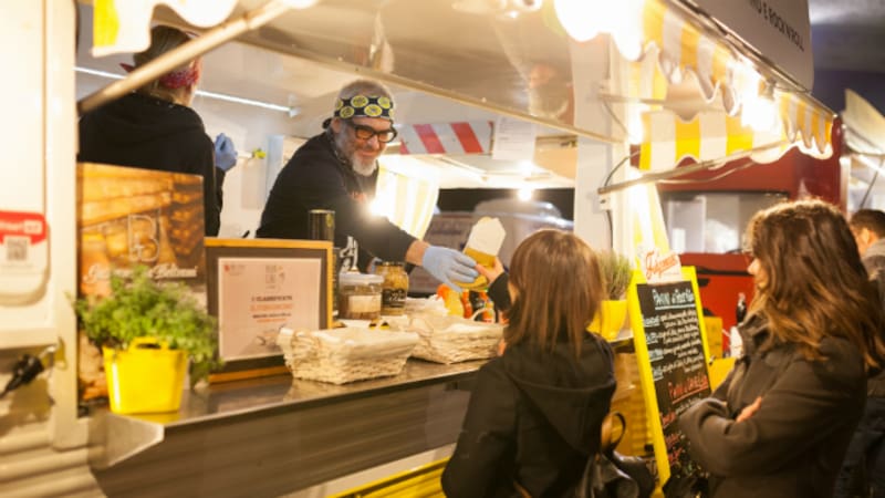 Texas decidió avanzar con nuevas exigencias para food trucks que podrían dejar fuera del sistema a una parte de los migrantes. Imagen: archivo.
