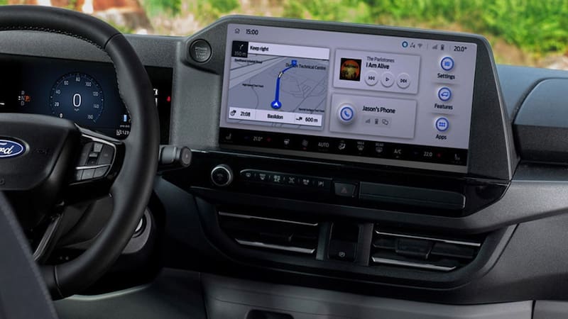 Ford presenta una furgoneta camper completamente equipada: una van con ducha, cocina y colchón. Foto: Ford