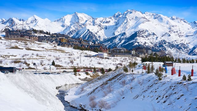Este pueblo aragonés es el mejor destino para hacer una escapada y disfrutar del esquí