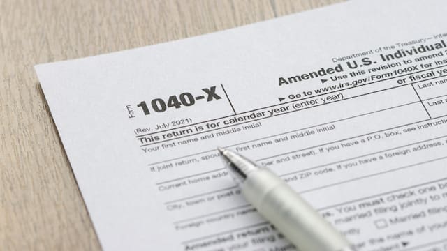 IRS | Quiénes deben presentar el Formulario 1040-X para corregir su declaración de impuestos y por qué es clave hacerlo a tiempo