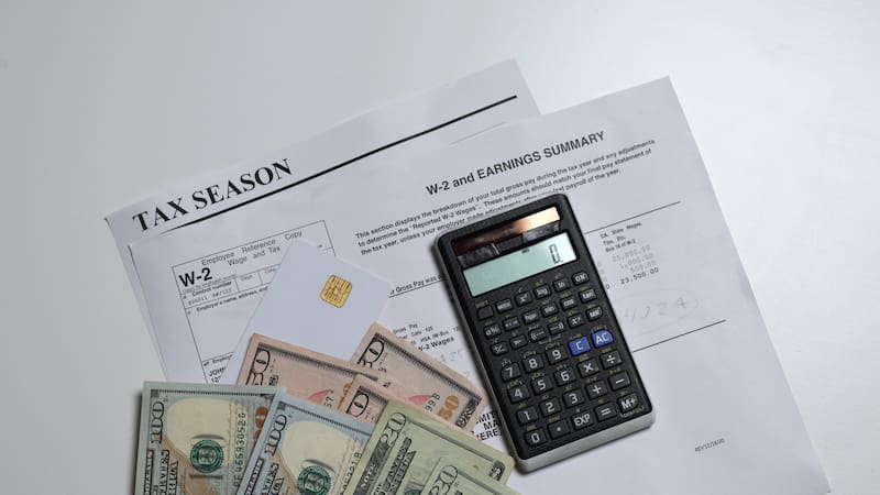 El Formulario W-2 es el comprobante que entrega el empleador con tu sueldo y los impuestos retenidos durante el año.