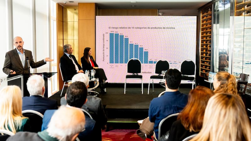 Una regulación basada en ciencia: Fernández, de Somos Innovación, explica los riesgos relativos de las distintas categorías de productos de nicotina.