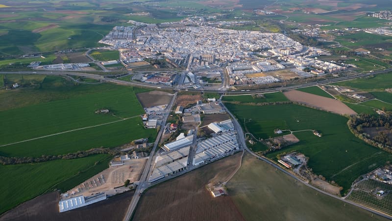 Qué ver en Écija, la joya andaluza donde se halló la estatua romana de la Amazona herida, una de las mejor conservadas del mundo. Patrimonio, historia y rutas culturales.