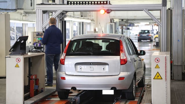 Es oficial y lo confirmó el Gobierno | Habrá una verificación vehicular obligatoria en abril para conductores que manejen estos autos