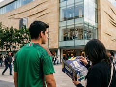Verde y coleccionable: Las playeras de la Selección y Panini rompen récords en Liverpool