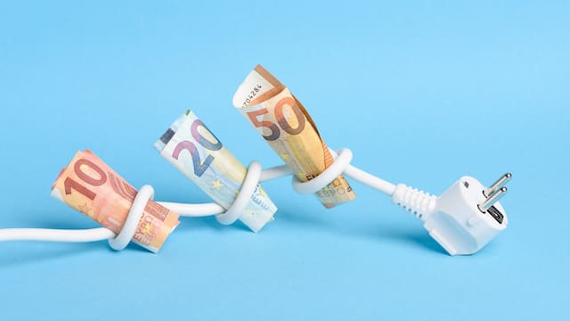 El PP pide mantener la rebaja del IVA de la luz al 10% en vez de subirlo en verano: “las familias están asfixiadas”