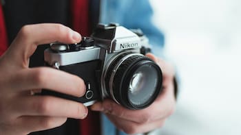 Un equipo de cineastas logra ubicar el punto exacto donde fue fotografiada una persona en la primera imagen humana de la historia