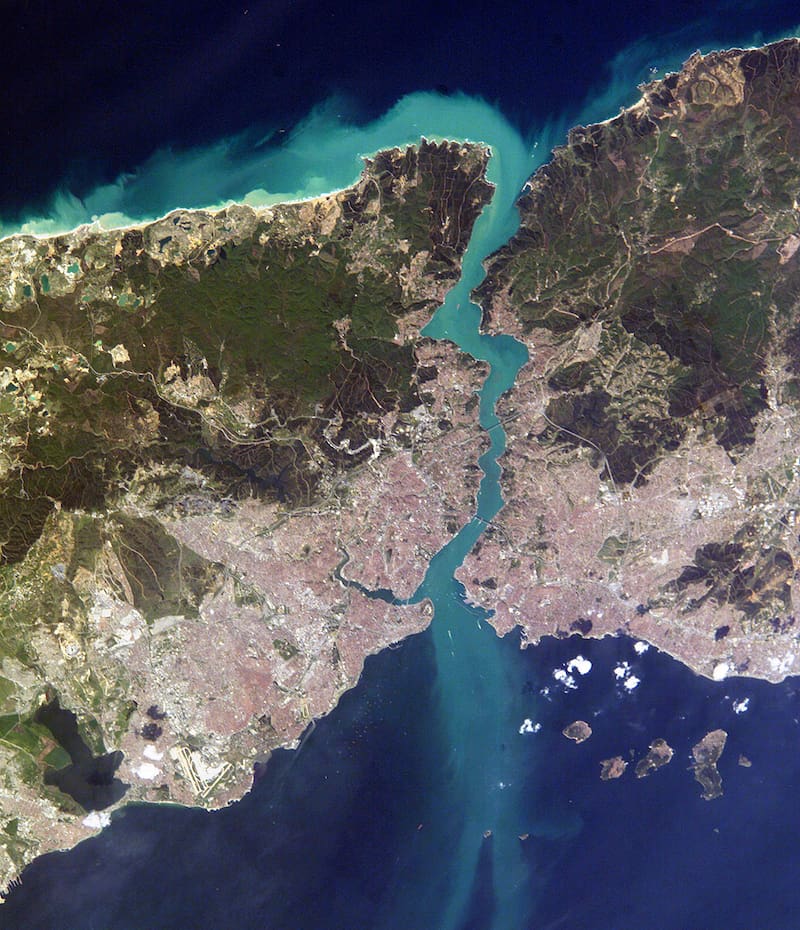 El megacanal artificial con el que esta potencia busca redefinir el comercio global: 45 km, 20,75 metros de profundidad y hasta 160 barcos al día. Fuente: Wikipedia