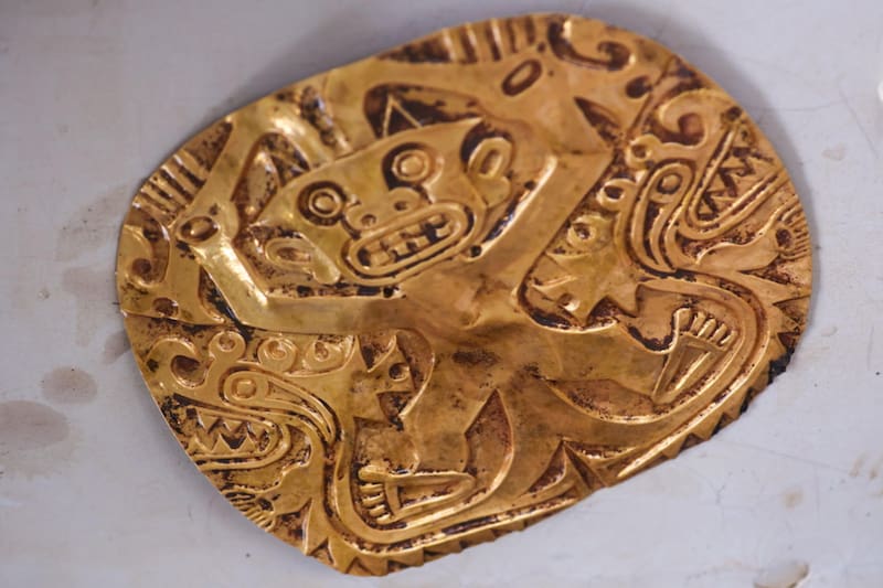 Fotografía que muestra una pieza descubierta en la zona arqueológica de El Caño, en el distrito de Natá (Panamá). (Foto: EFE)