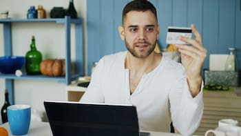 Cuidado con el e-commerce: Por qué 1 de cada 11 sitios nuevos de la plataforma más grande del mundo es falso