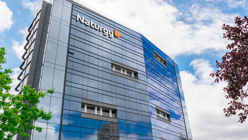 Naturgy gana 2023 millones de euros en 2025, un 6,4% más, y renueva a Francisco Reynés hasta 2030. Inversiones, deuda, dividendo y claves del nuevo plan estratégico.