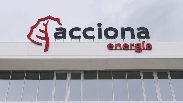 La filial de energías renovables de Acciona sube en Bolsa mientras la matriz analiza una OPA excluyente