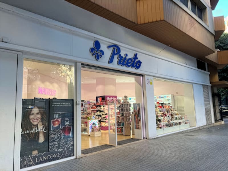 El cierre de los 22 establecimientos físicos de Perfumerías Prieto marcó el final de una etapa para la cadena valenciana de perfumería y cosmética.