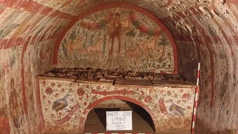 Descubrimiento sin igual: arqueólogos encuentran un fresco de Jesús en una tumba del siglo III d.C. (Imagen: Arkeoloji Haber)