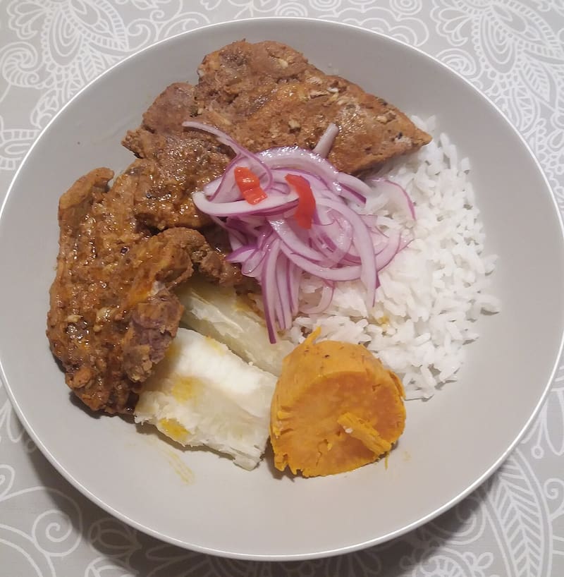 Un plato de frito chiclayano.
