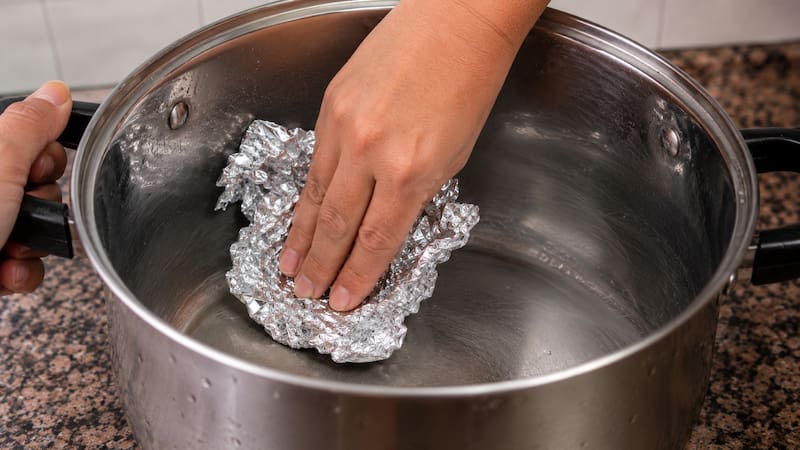 Frotar papel aluminio en las ollas: para qué sirve y por qué lo recomiendan
Fuente: Archivo
