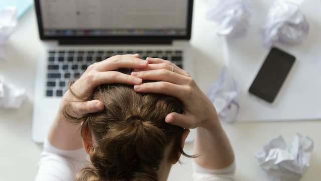 La frustración tiene un “freno” que nos hace abandonar: una nueva hipótesis explica por qué a veces seguimos insistiendo y a quiénes afecta