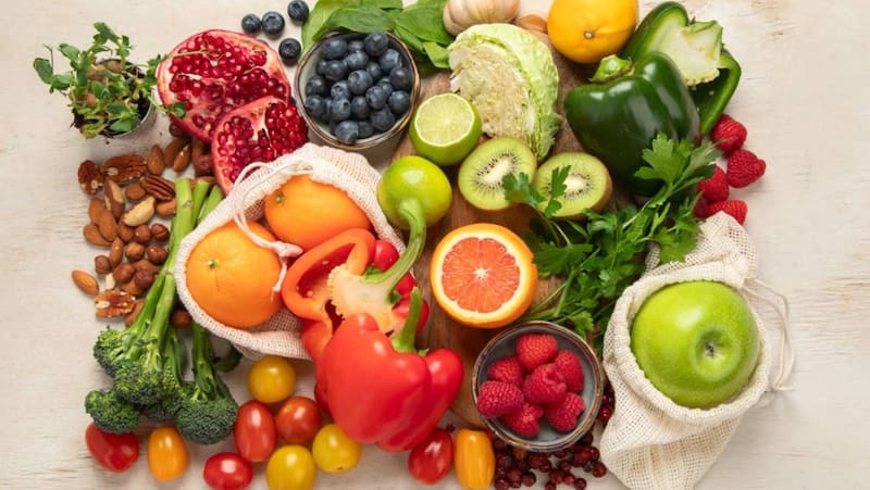 La FDA recomienda lavar los productos frescos bajo agua corriente antes de consumirlos.