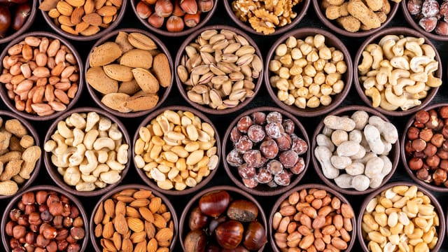 Ni nueces ni almendras: este es el fruto seco que ofrece más protegía y grasas saludables para el corazón