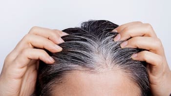 Adiós canas: el tinte casero que ayuda a oscurecer el cabello sin la necesidad de tinturas ni químicos