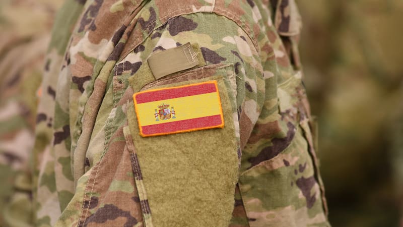 El Gobierno confirma un aumento salarial para las Fuerzas Armadas a partir de diciembre de 2025. La medida busca mejorar las condiciones del personal militar.