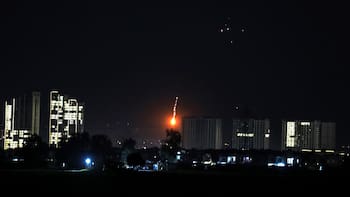 Irán ataca bases estadounidenses en el Golfo e Israel se prepara para invadir el sur del Líbano