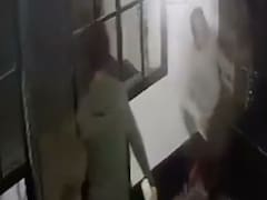 Fuga de película: presos se “escurrieron” enjabonados de su celda y los atraparon en Bolivia