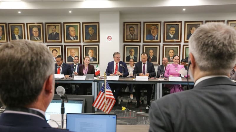 Funcionarios del USTR , liderados por Jamieson Greer, se reúnen en México con la delegación de la Secretaría de Economía de México, que encabeza, Marcelo Ebrard, para la tercera reunión formal de revisión del T-MEC.