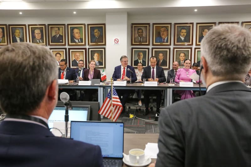 Funcionarios del USTR , liderados por Jamieson Greer, se reúnen en México con la delegación de la Secretaría de Economía de México, que encabeza, Marcelo Ebrard, para la tercera reunión formal de revisión del T-MEC.