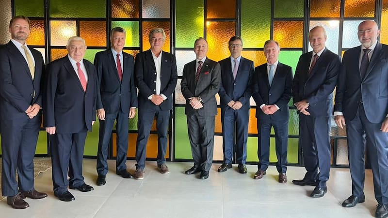 Los titulares de las entidades que integran el G6 durante un encuentro con el embajador estadounidense Peter Lamelas, en abril de 2026. (Foto: archivo).