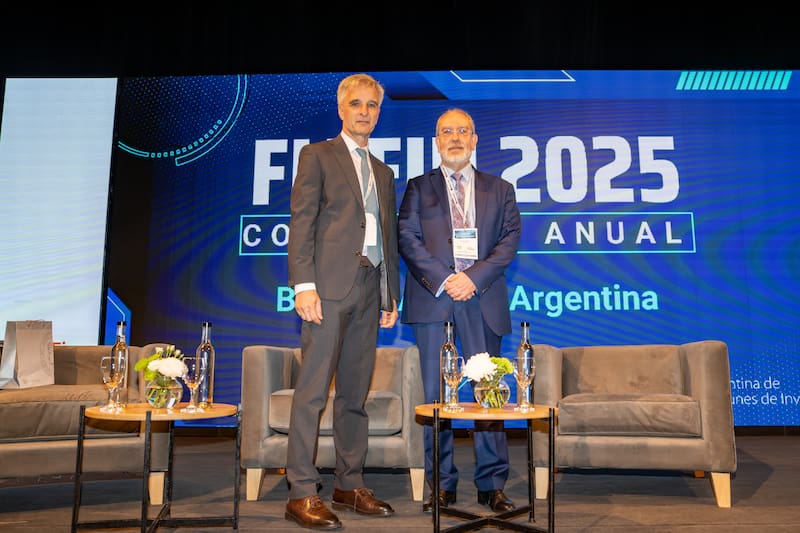 Galardi junto a Pablo Antolín, Jefe de pensiones y seguros de la OCDE.