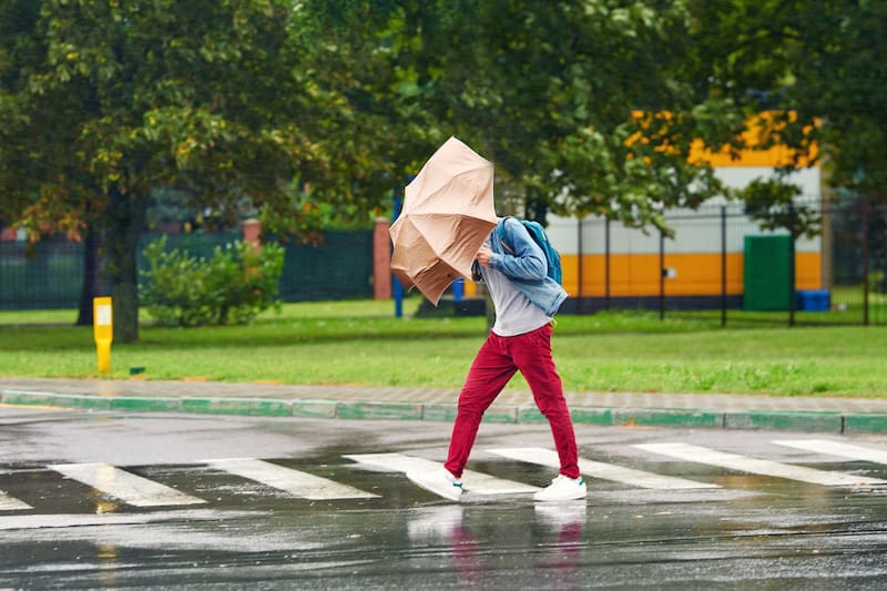 El viento soplará con rachas muy fuertes en varias zonas del país, según la AEMET.