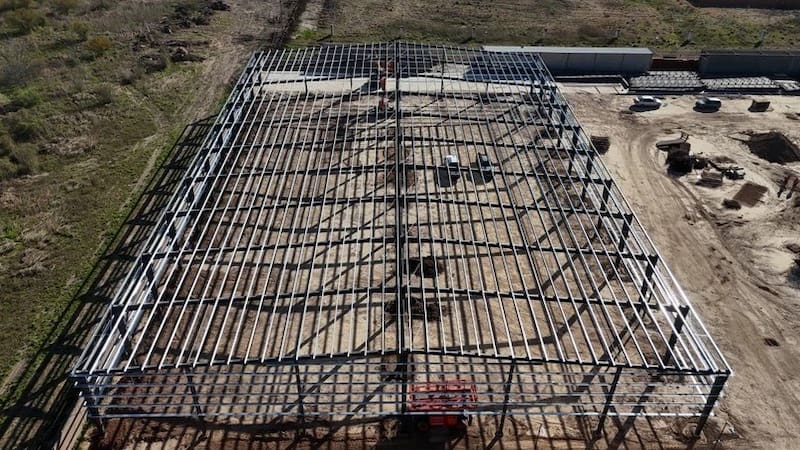 Una planta nacional con naves importadas