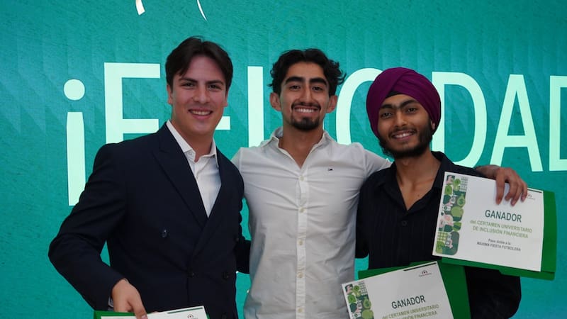 Ganadores del certamen de inclusión financiera de Banco Azteca | Cortesía