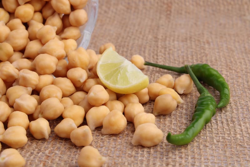 Sumar alimentos ricos en vitamina C a las comidas puede ser una buena forma de aprovechar mejor el hierro de origen vegetal.