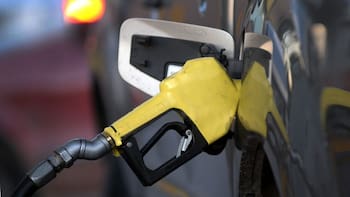 Gobierno estudia un ajuste en el precio del gasoil y buscará “suavizar” una suba que podría ser del 25%