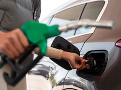 Gasoline rose more than 34% in a year and is already pressuring inflation: Trump's bet that it will fall after the elections