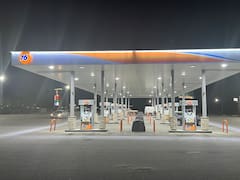 Mundos paralelos | Trump presume precio bajo de gasolina en Las Vegas, pero ‘hay otros datos’