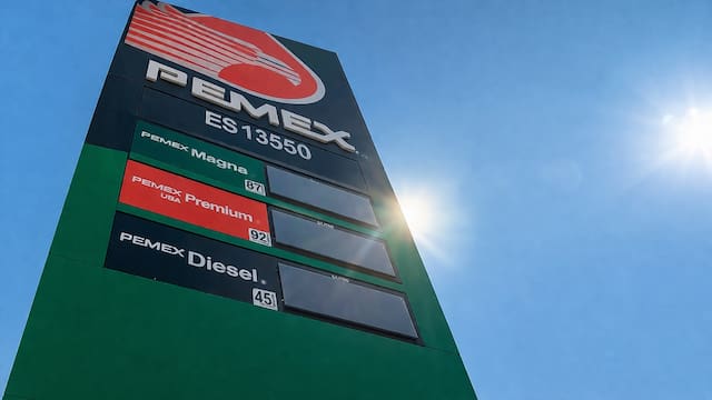 La paradoja de Pemex: Sus ventas caen y pierde millones, pero el gasto en pensiones y nómina se dispara