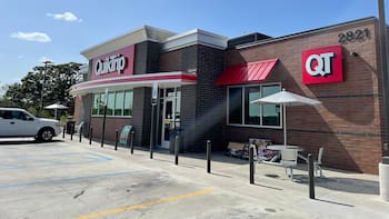 ¿Nos cruzamos? | Estados fronterizos de EEUU ofrecen gasolina hasta 12 pesos más barata que en México