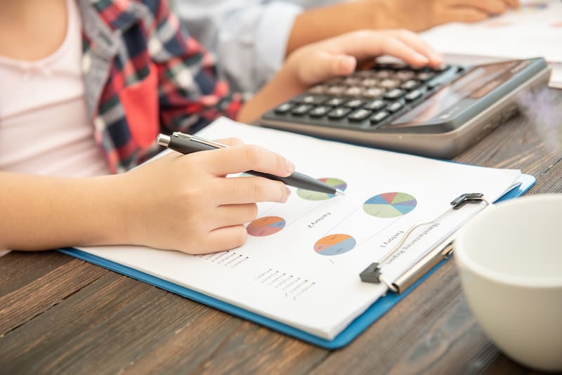 Renta | Estas 12 comunidades permiten desgravar gastos escolares: cuánto se puede deducir en cada una (foto: Freepik)