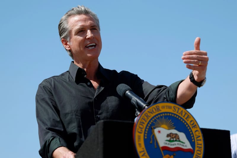 Gavin Newsom firmó una ley para convertir oficinas vacías en viviendas. Imagen: archivo.